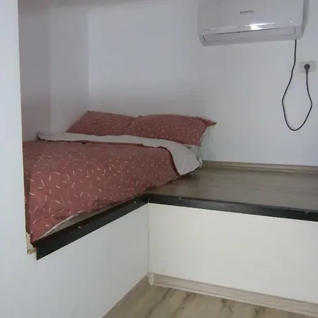 I.s. Studio Apartment